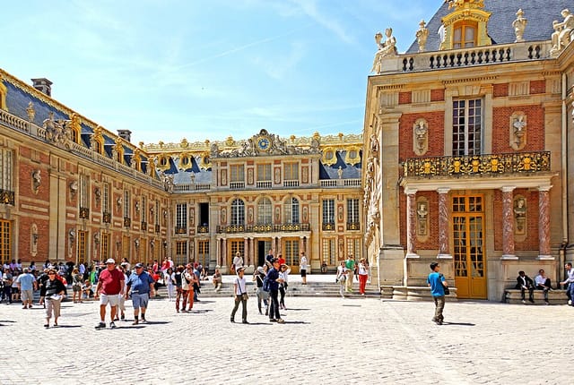 Der Königshof — SCHLOSS